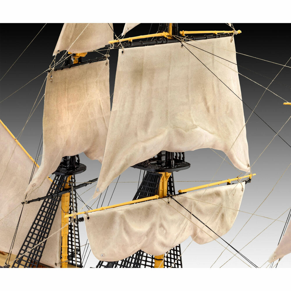 Revell Modellbausatz Geschenkset BATTLE OF TRAFALGAR, Flaggschiff, Schiff, Modell Bausatz, 269 Teile, ab 12 Jahre, 05767