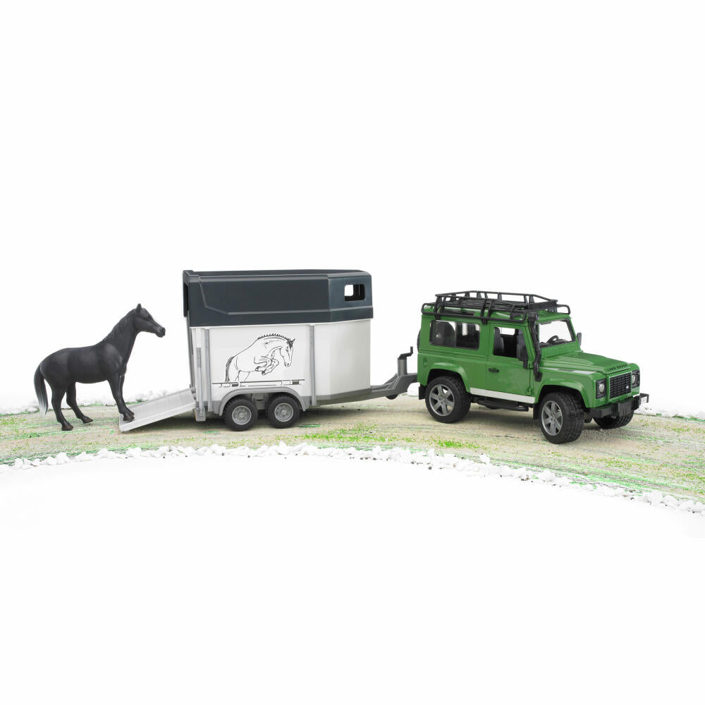 Bruder Freizeit Land Rover Defender Station Wagon, mit Pferdeanhänger und Pferd, Modellfahrzeug, Modell Fahrzeug, Spielzeug, 02592