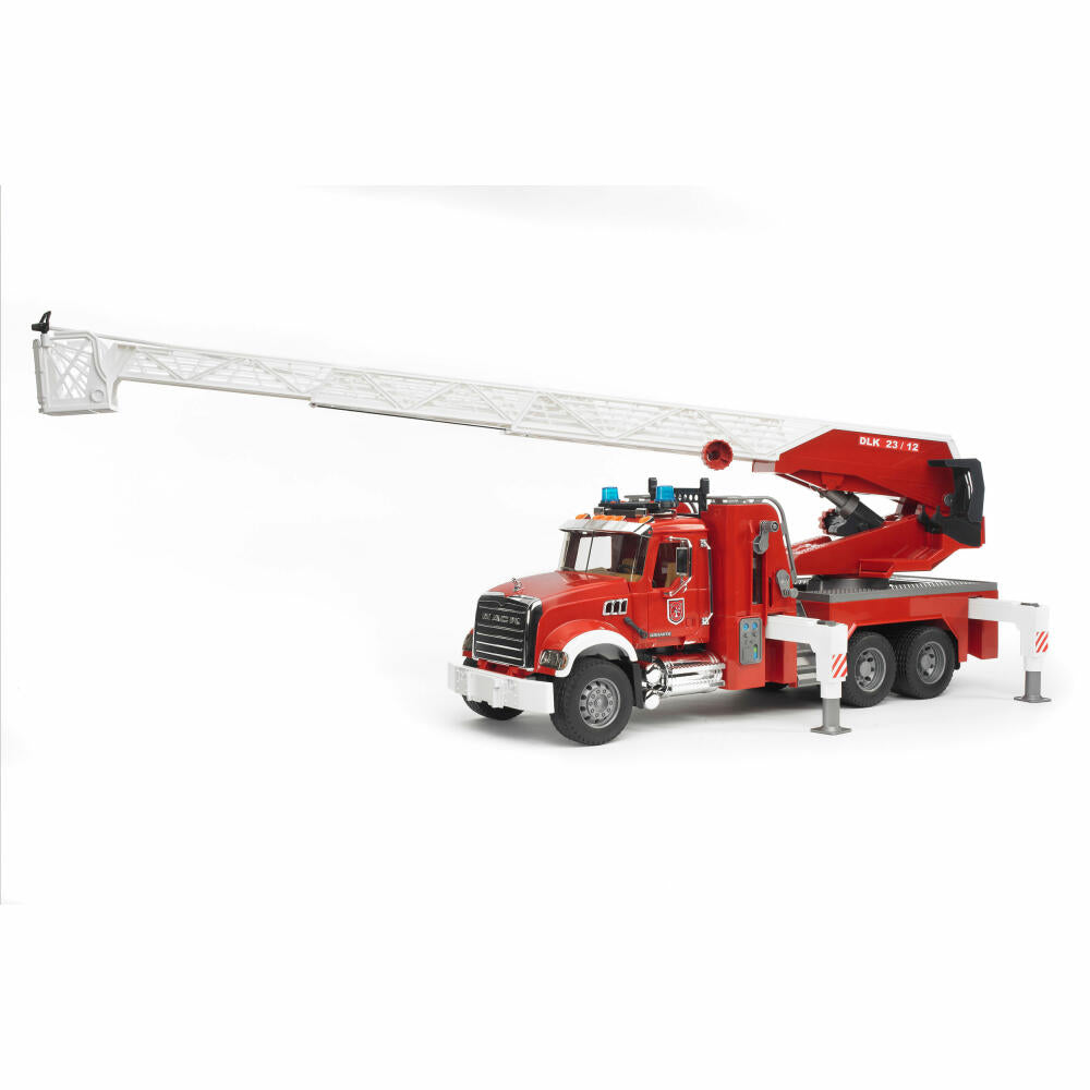 Bruder Einsatzfahrzeuge MACK Granite Feuerwehrleiterwagen, mit Wasserpumpe und Light & Sound Modul, Modellfahrzeug, Modell Fahrzeug, Spielzeug, 02821