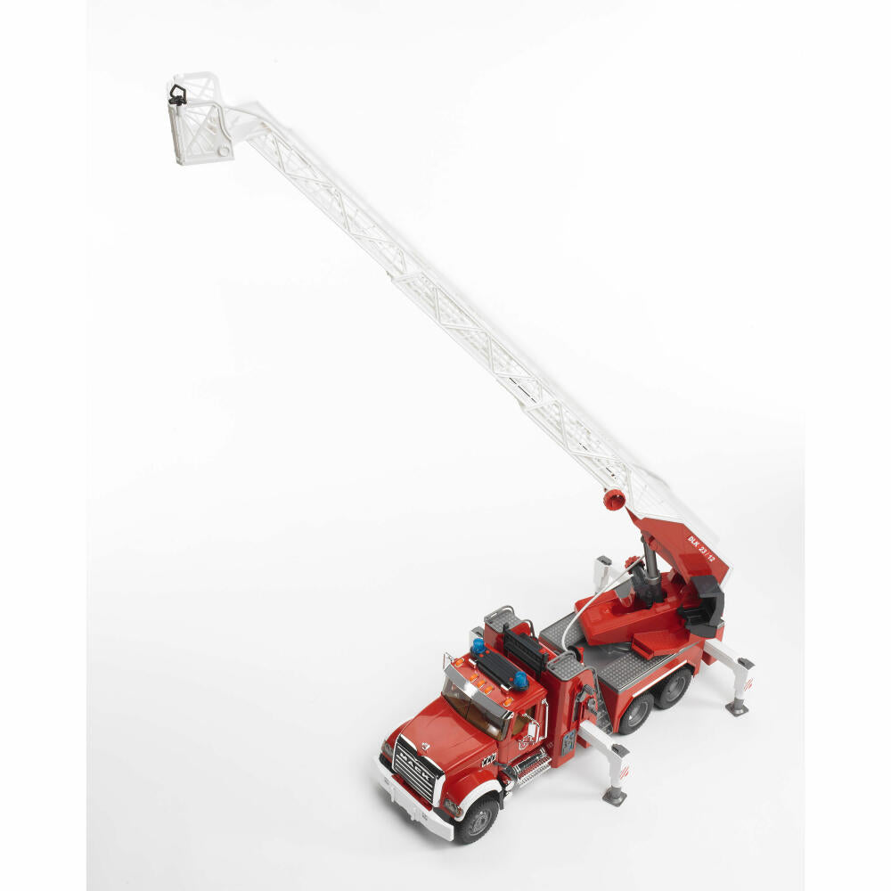Bruder Einsatzfahrzeuge MACK Granite Feuerwehrleiterwagen, mit Wasserpumpe und Light & Sound Modul, Modellfahrzeug, Modell Fahrzeug, Spielzeug, 02821