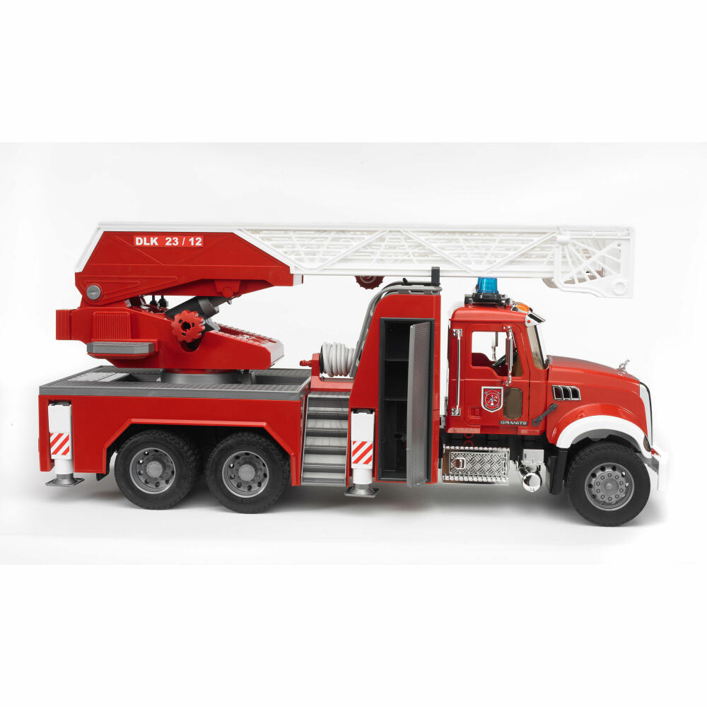 Bruder Einsatzfahrzeuge MACK Granite Feuerwehrleiterwagen, mit Wasserpumpe und Light & Sound Modul, Modellfahrzeug, Modell Fahrzeug, Spielzeug, 02821