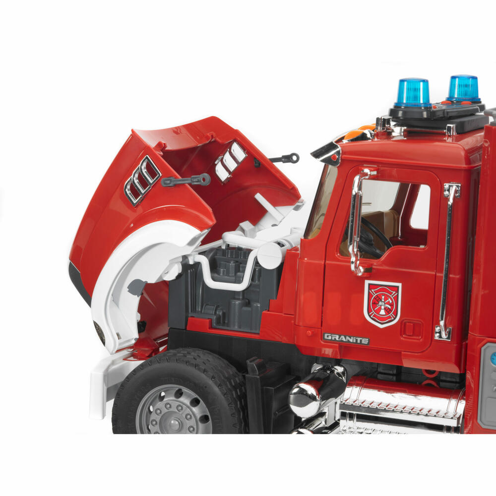 Bruder Einsatzfahrzeuge MACK Granite Feuerwehrleiterwagen, mit Wasserpumpe und Light & Sound Modul, Modellfahrzeug, Modell Fahrzeug, Spielzeug, 02821