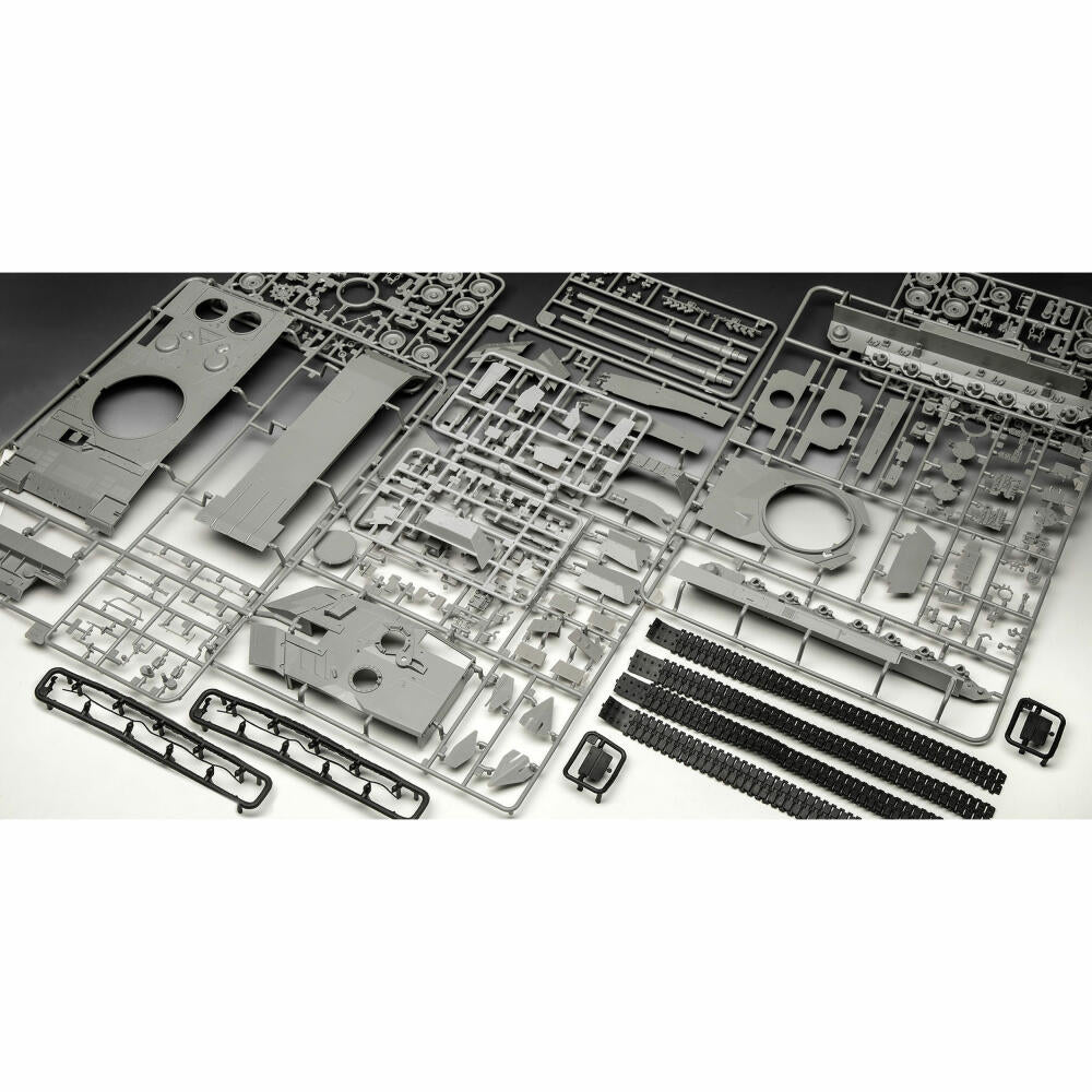 Revell Panzer-Modell-Set Leopard 2 A6A2 - 70 Jahre Bundeswehr Exclusive Edition, 249 Teile, 1:35, 05631