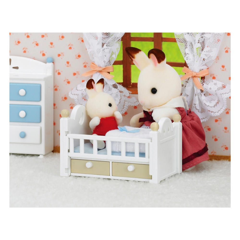 Sylvanian Families Schokoladenhasen Baby Rosi mit Babybett, Familie Löffel, Bettchen, Hase, Figur, 2205