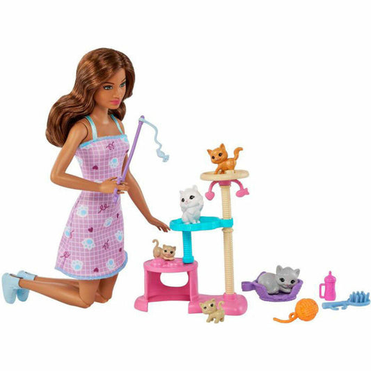 Mattel HHB70 Barbie-Puppe und Kätzchen Kratzbaum Spielset mit Zubehör. Spielzeug für Kinder ab 3