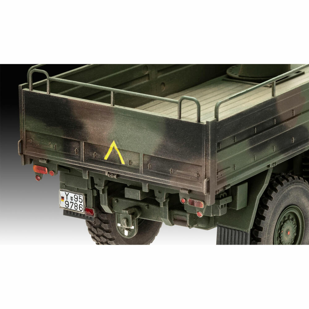 Revell Fahrzeug-Modellbausatz MAN 10t milgl Truck 8x8, Militär, 245 Teile, 1:35, 03367