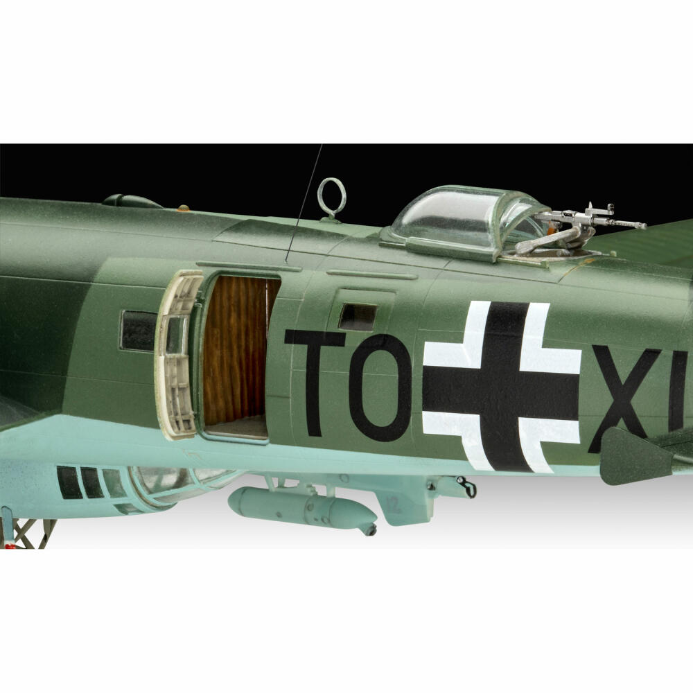 Revell Flugzeug-Modellbausatz Focke-Wulf Fw 200 C-5/C-8 Condor, 240 Teile, 1:72, 03777