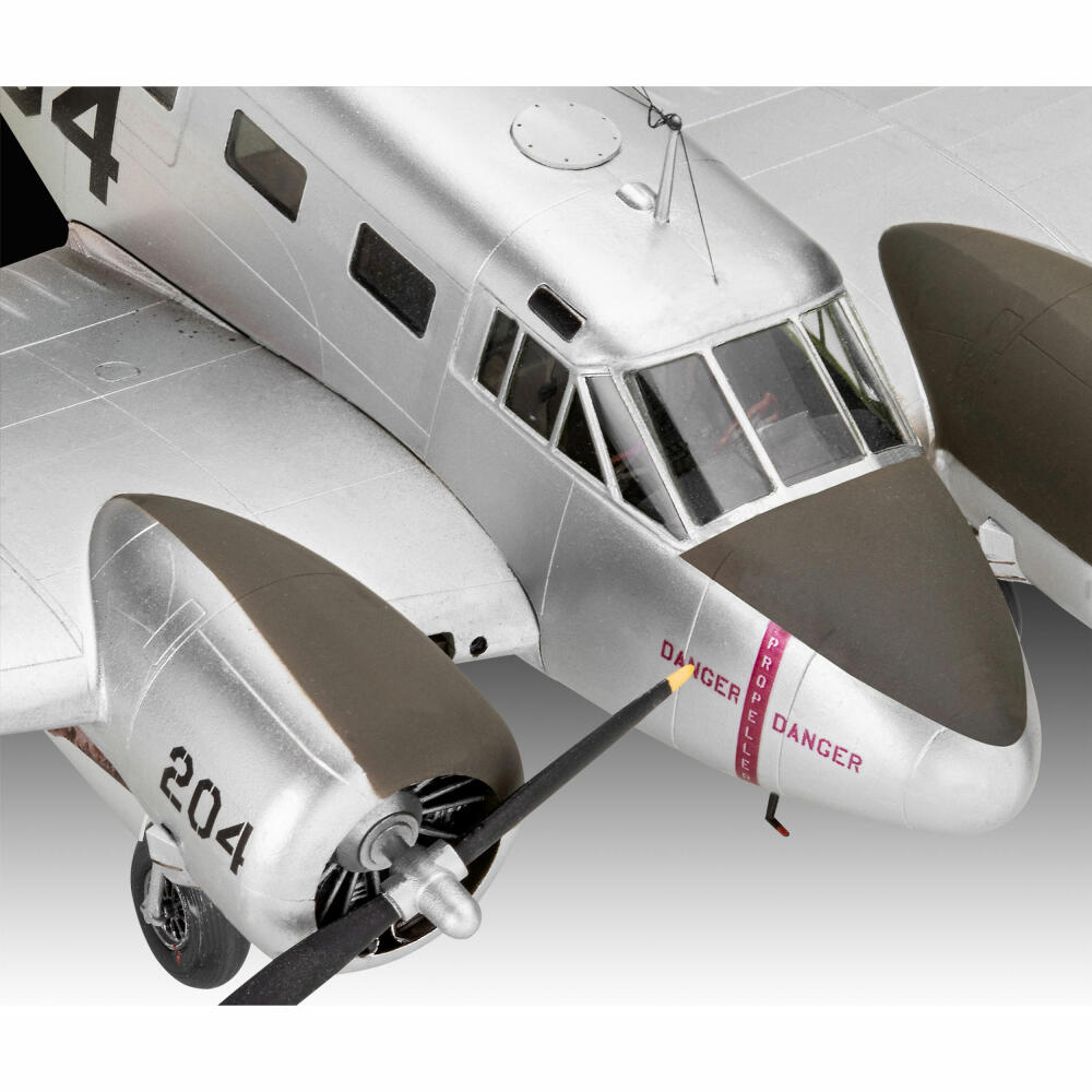 Revell Flugzeug-Modellbausatz Beechcraft Model 18, 131 Teile, 1:48, 03811