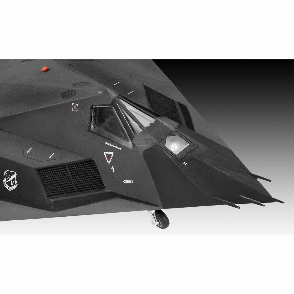 Revell Flugzeug-Modellbausatz Lockheed Martin F-117A Nighthawk, Stealth Fighter, 37 Teile, 1:72, 03899