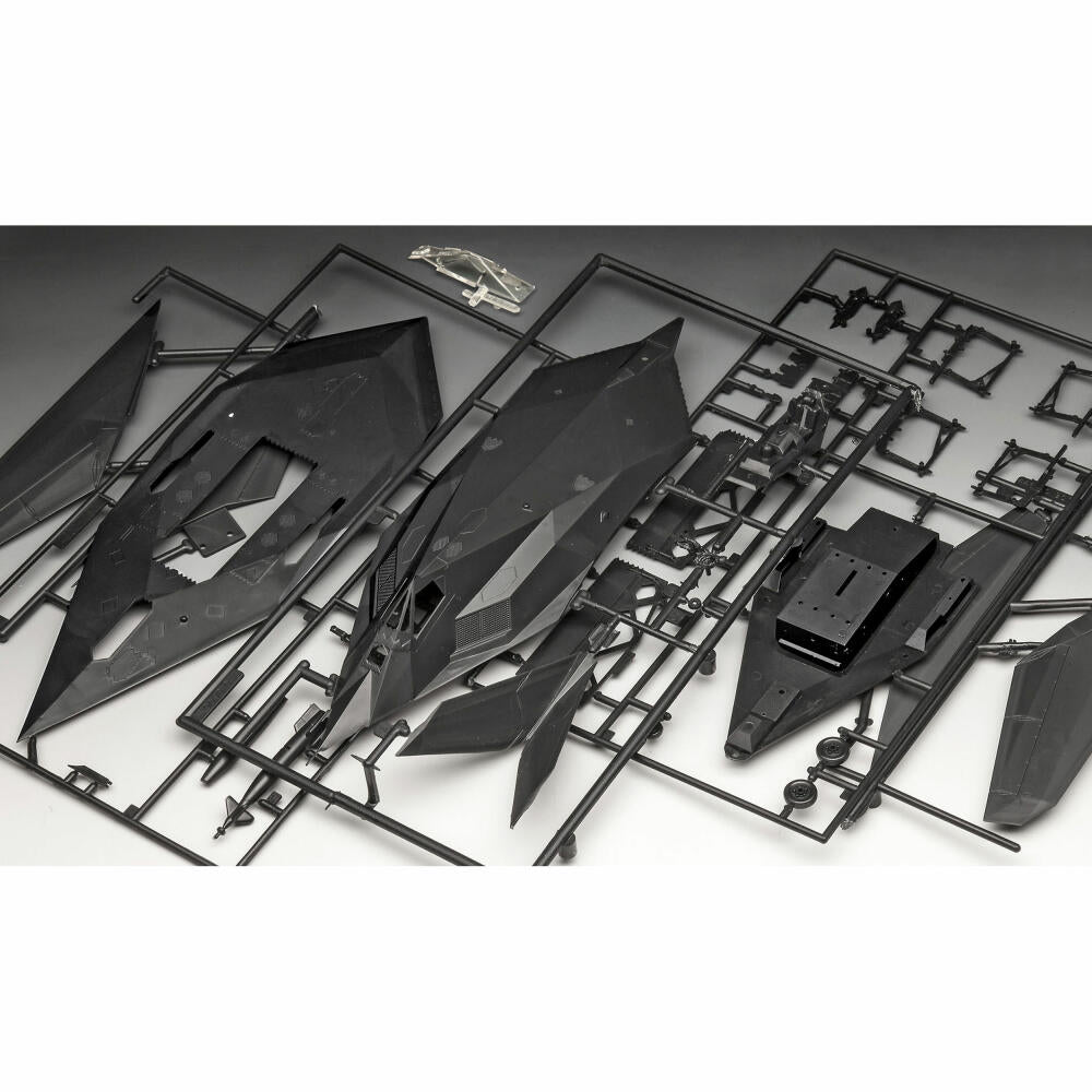Revell Flugzeug-Modellbausatz Lockheed Martin F-117A Nighthawk, Stealth Fighter, 37 Teile, 1:72, 03899