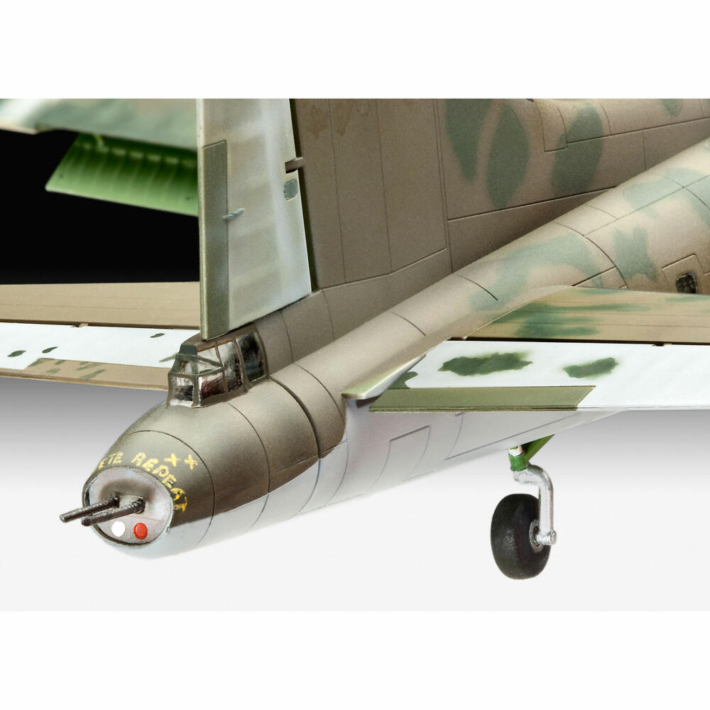 Revell Flugzeug-Modellbausatz B-17F Memphis Belle, Bomber, 235 Teile, 1:72, 04279