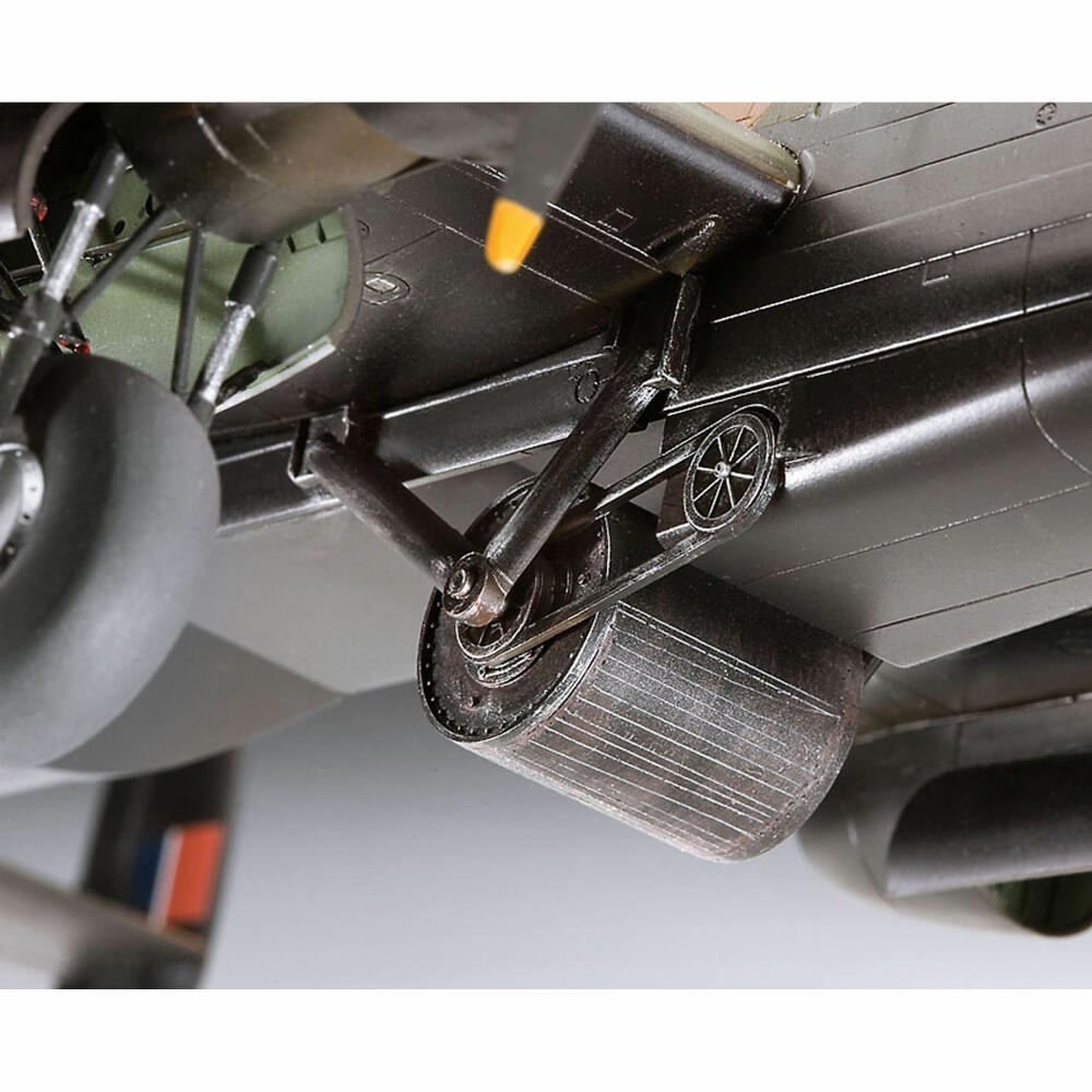 Revell Flugzeug-Modellbausatz Lancaster B.III Dambusters, Bomber, 224 Teile, 1:72, 04295