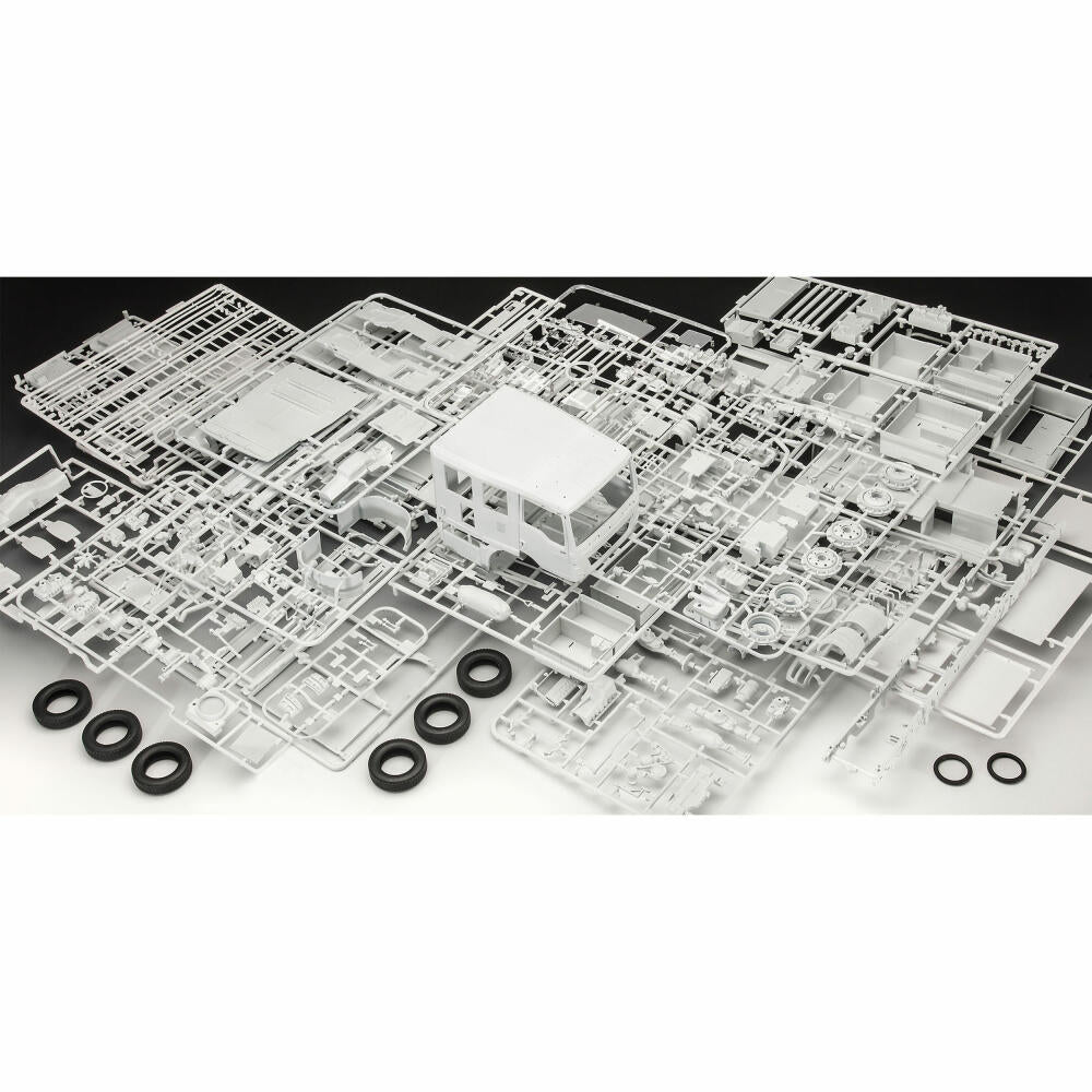 Revell Fahrzeug-Modellbausatz MAN TGM / Schlingmann HLF 20 VARUS 4x4, Feuerwehrauto, 295 Teile, 1:24, 07452